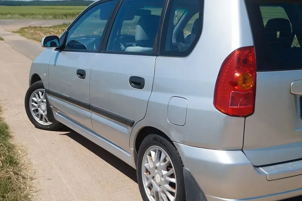 Gebraucht Mitsubishi Space Star 111 PS (81 kW) 2004 Silber Van / Kleinbus