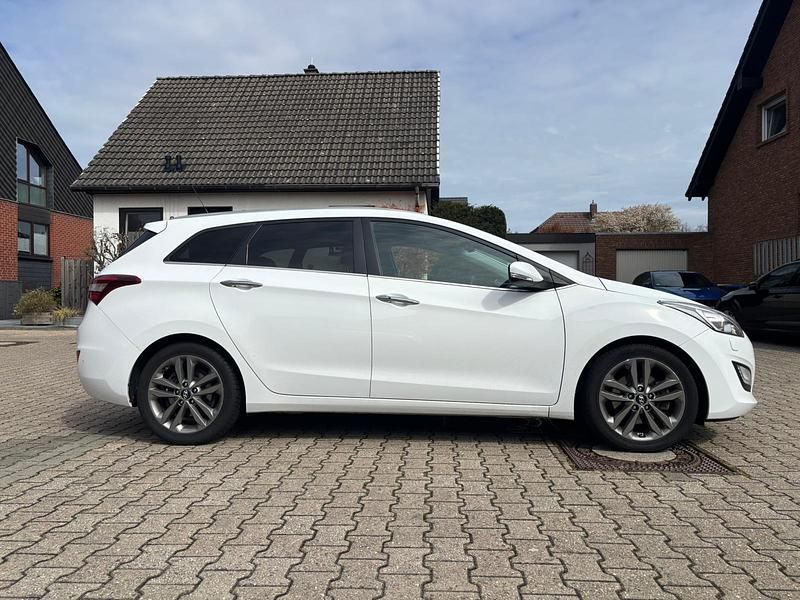Gebraucht Hyundai i30 2016 Weiß Kombi