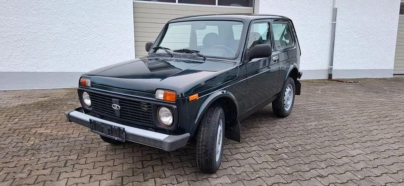 Grün Gebraucht 2015 Lada niva SUV | 5.300 € (Superpreis) - Bild 1/4