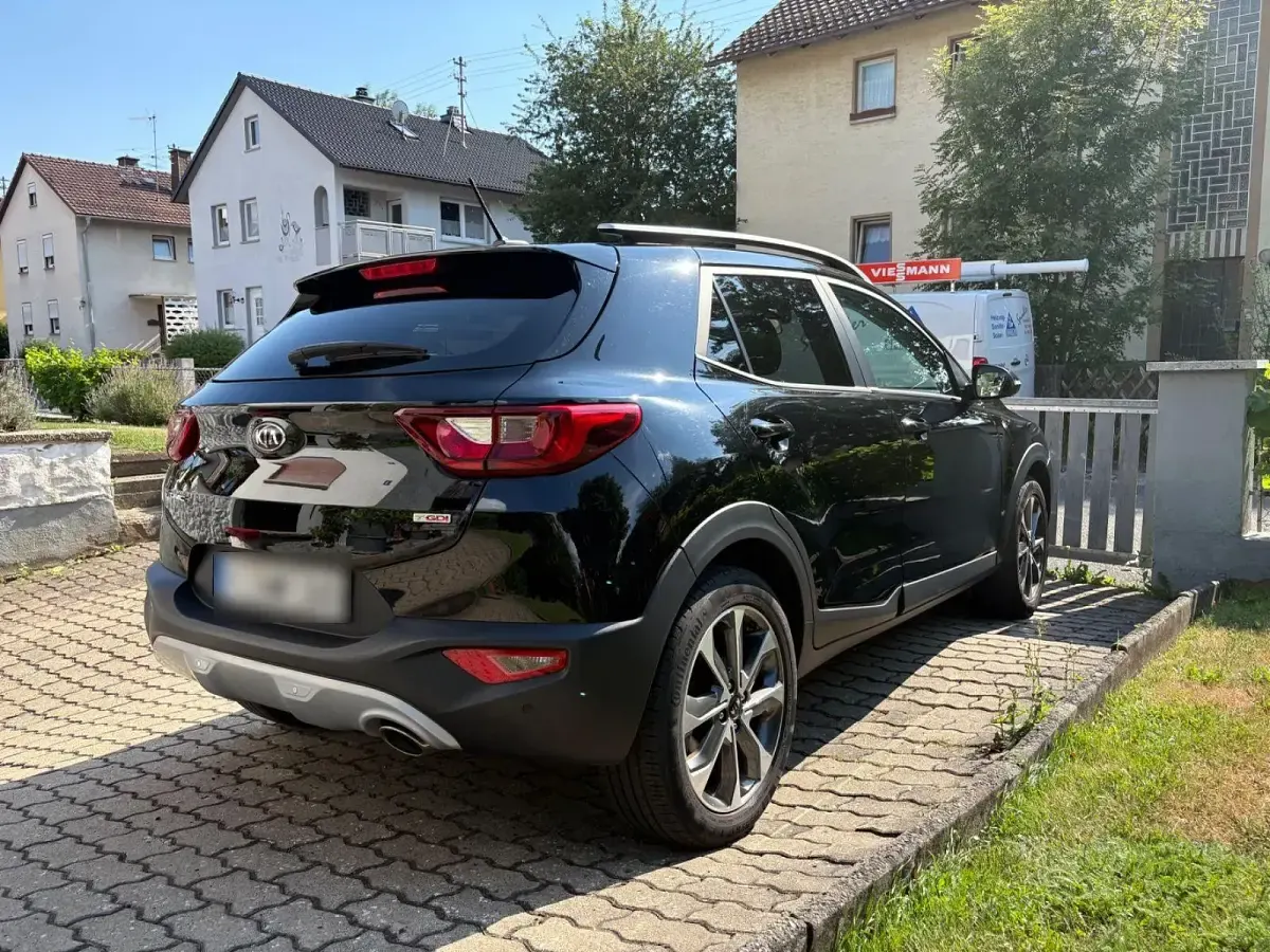 Gebraucht Kia Stonic Spirit 101 PS (74 kW) 2020 Schwarz SUV