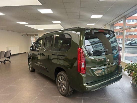 Neu Opel Combo Life XL Elegance 131 PS (96 kW) 2026 Grün Van / Kleinbus