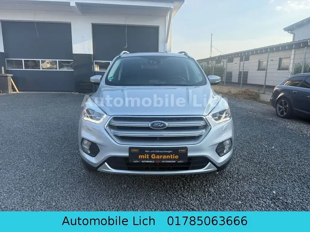 Gebraucht Ford Kuga Titanium 179 PS (131 kW) 2017 Silber SUV