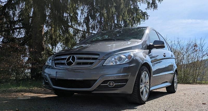 Silber Gebraucht 2008 Mercedes B200 Van / Kleinbus | 5.200 € (Fairer Preis) - Bild 1/4