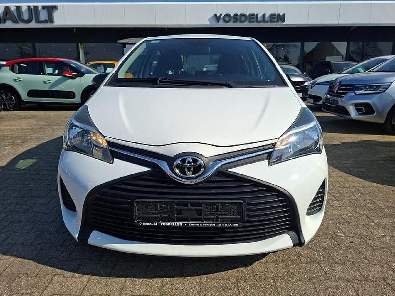 Gebraucht Toyota Yaris Basis 69 PS (50 kW) 2014 Super white 2 Kleinwagen