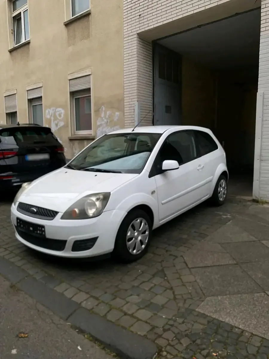 Gebraucht Ford Fiesta 84 PS (61 kW) 2008 Weiß Kleinwagen