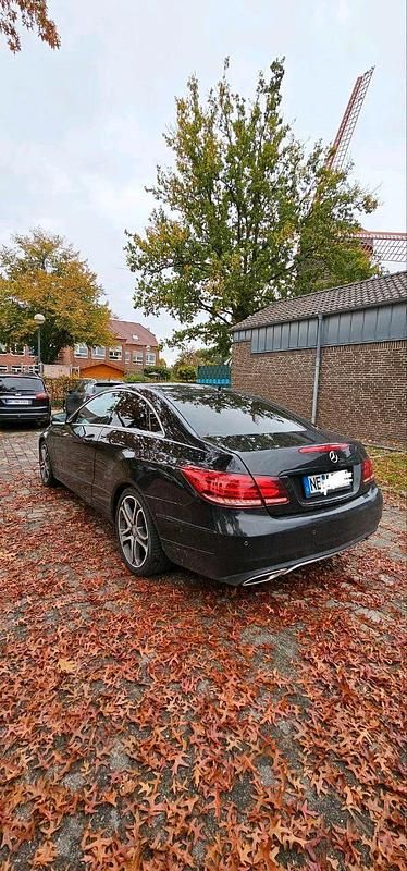 Schwarz Gebraucht 2013 Mercedes E250 Coupé | 14.300 € (Fairer Preis) - Bild 1/4