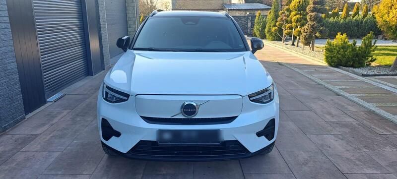 Weiß Gebraucht 2023 Volvo XC40 Plus SUV | 31.999 € - Bild 1/4
