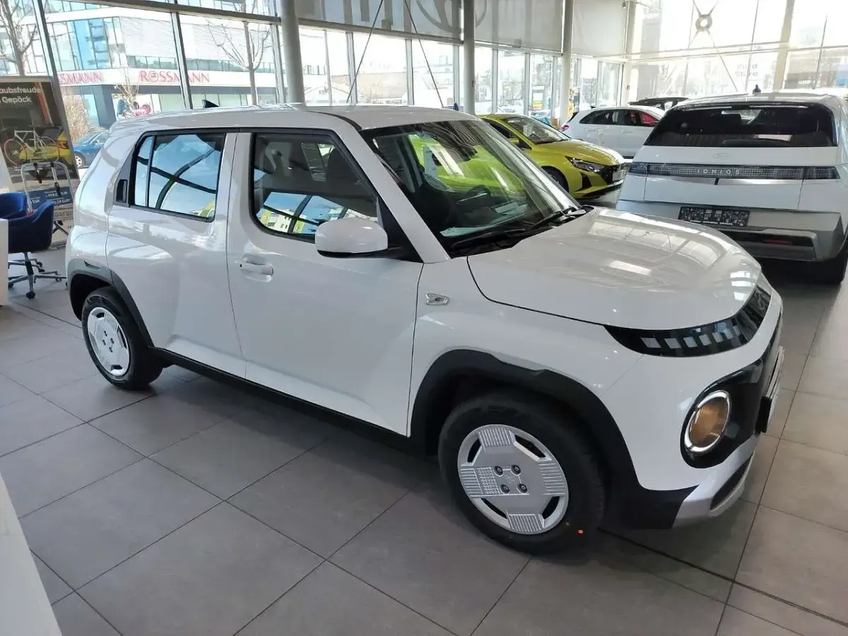 Neu Hyundai Inster Select 71 kW (97 PS) 2026 Atlas white / sol Kleinwagen