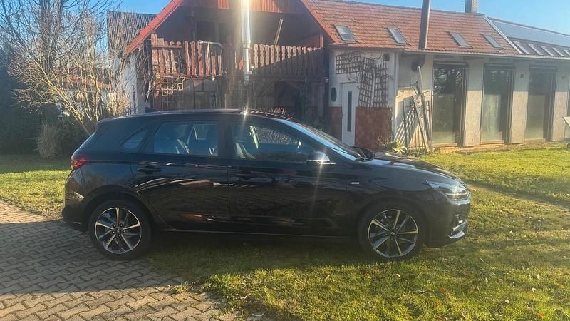 Gebraucht Hyundai i30 Trend 161 PS (118 kW) 2022 Schwarz Kleinwagen