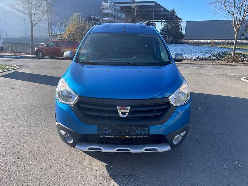 Blau Gebraucht 2015 Dacia Dokker Stepway Kombi | 8.999 € (Teuer) - Bild 1/4