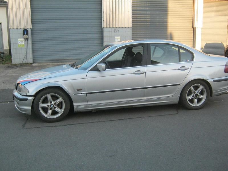 Second-hand BMW 323 2000 Argintiu Berlinǎ