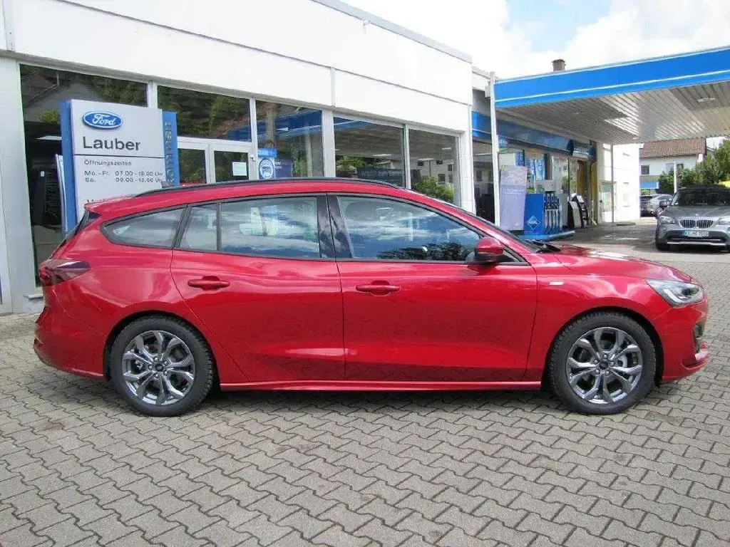 Gebraucht Ford Focus ST-Line 155 PS (114 kW) 2025 Fantastic red tc Kombi