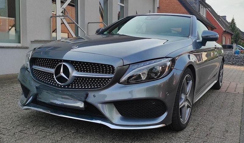 Grau Gebraucht 2017 Mercedes C200 AMG Cabrio | 26.900 € (Fairer Preis) - Bild 1/4