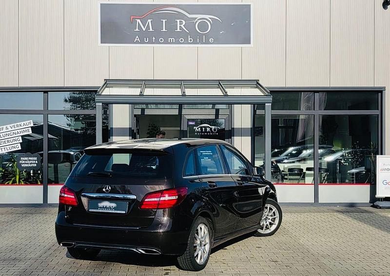 Gebraucht Mercedes B220 184 PS (135 kW) 2017 Braun Van / Kleinbus