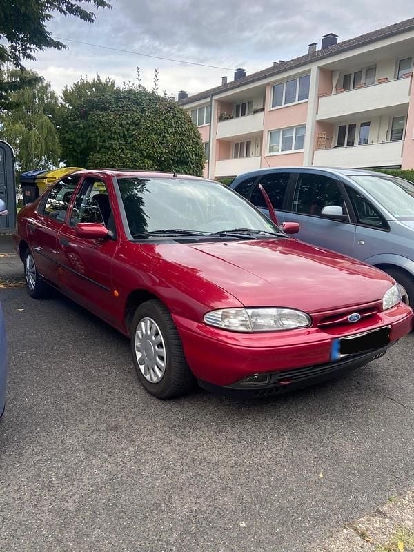 Gebraucht Ford Mondeo 111 PS (81 kW) 1997 Rot Limousine