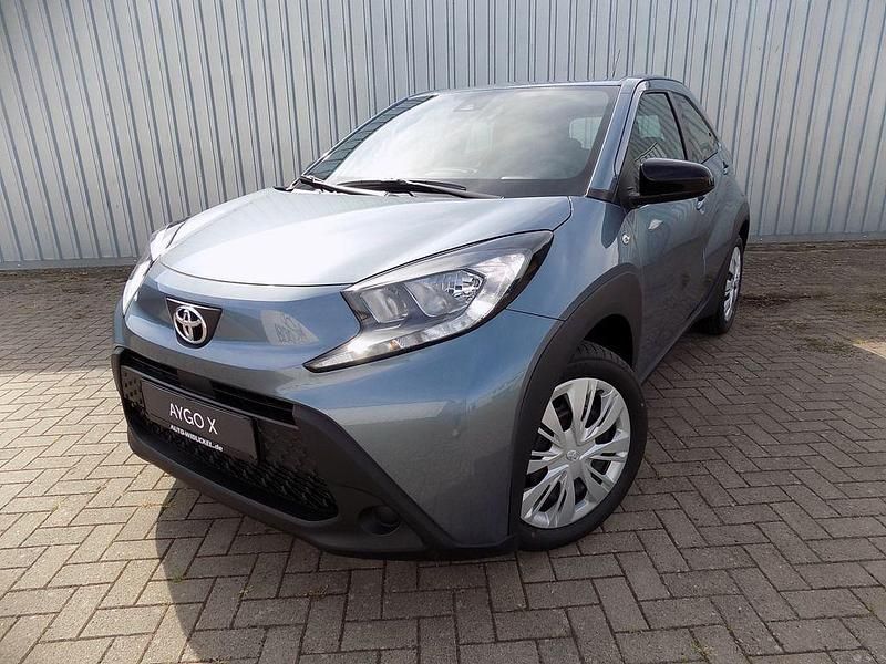Grau Neu 2025 Toyota Aygo Business Edition Kleinwagen | 18.990 € - Bild 1/4