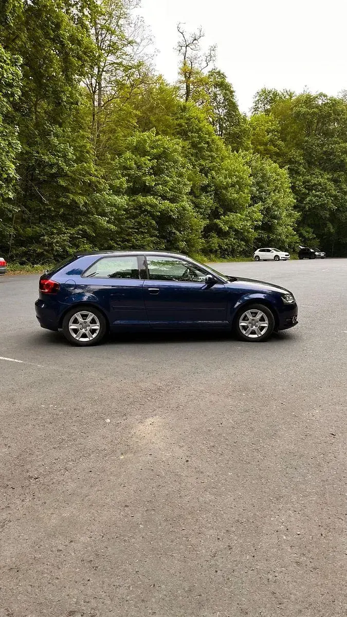 Gebraucht Audi A3 Attraction 105 PS (77 kW) 2012 Blau Kleinwagen