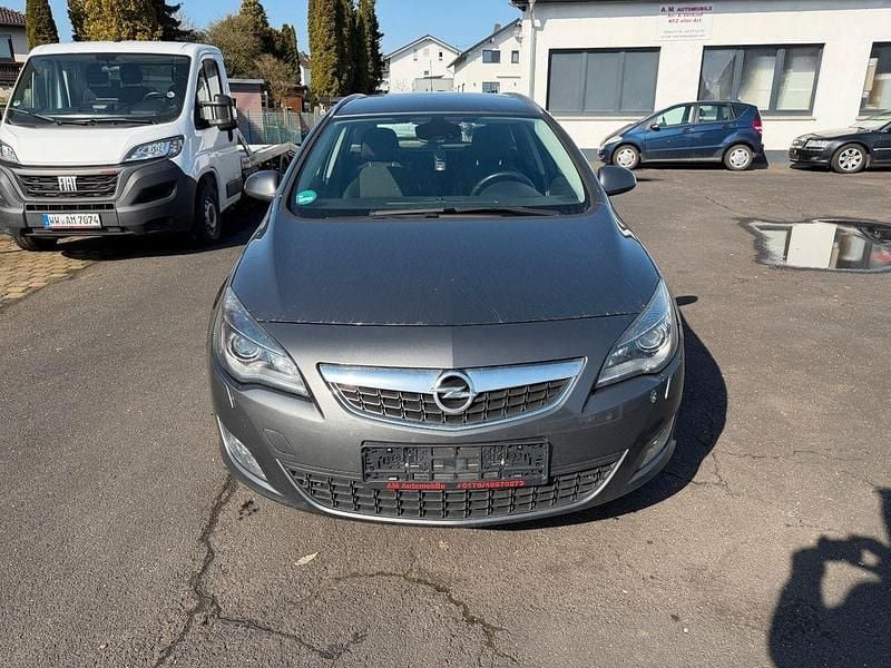 Gebraucht Opel Astra Sport 140 PS (102 kW) 2012 Karbongrau/technical grey Kombi