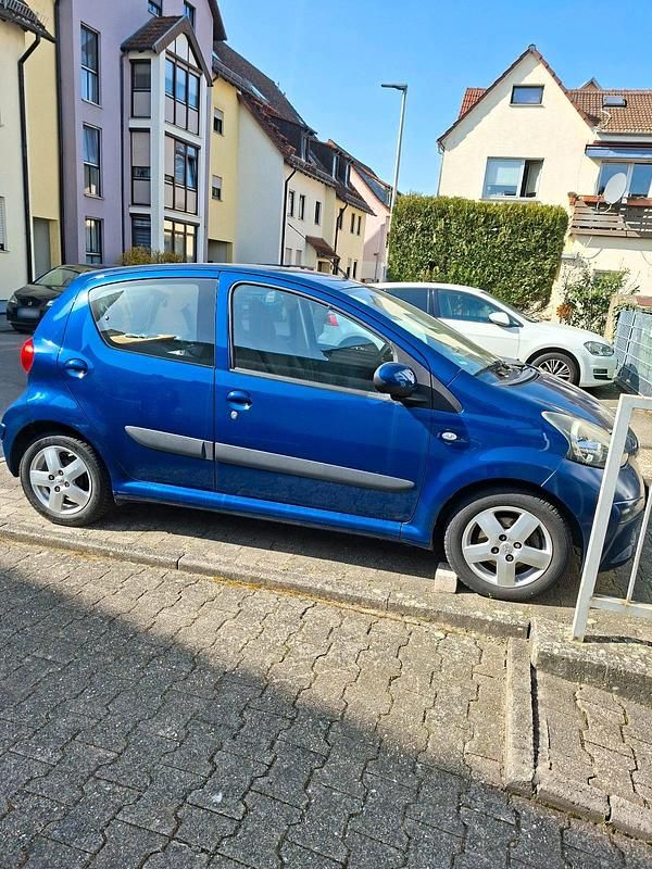 Gebraucht Toyota Aygo 68 PS (50 kW) 2007 Blau Kleinwagen