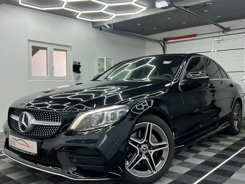 Schwarz Gebraucht 2019 Mercedes C180 AMG line Limousine | 27.950 € (Teuer) - Bild 1/4