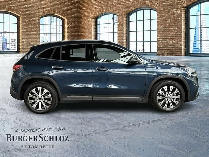 Gebraucht Mercedes EQA300 AMG 167 kW (228 PS) 2022 Denimblau metallic SUV