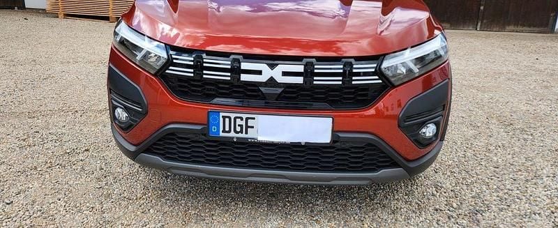 Second-hand Dacia Jogger Expression 101 CP (74 kW) 2024 Maro Monovolum