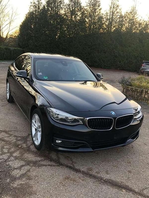 Second-hand BMW 330 Advantage 258 CP (189 kW) 2016 Berlinǎ