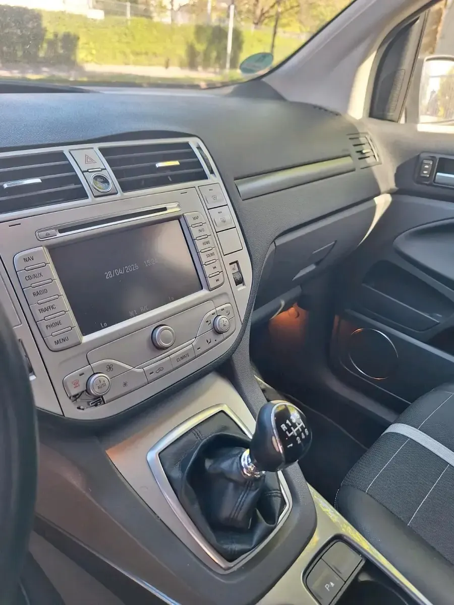 Usado Ford Kuga 140 HP (102 kW) 2012 Preto SUV