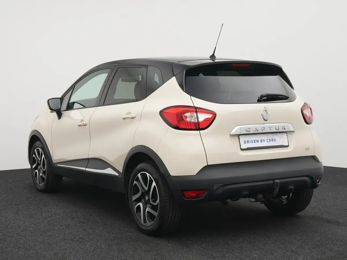 Gebraucht Renault Captur Dynamique 90 PS (66 kW) 2016 Elfenbein d16 + schwarz gne SUV