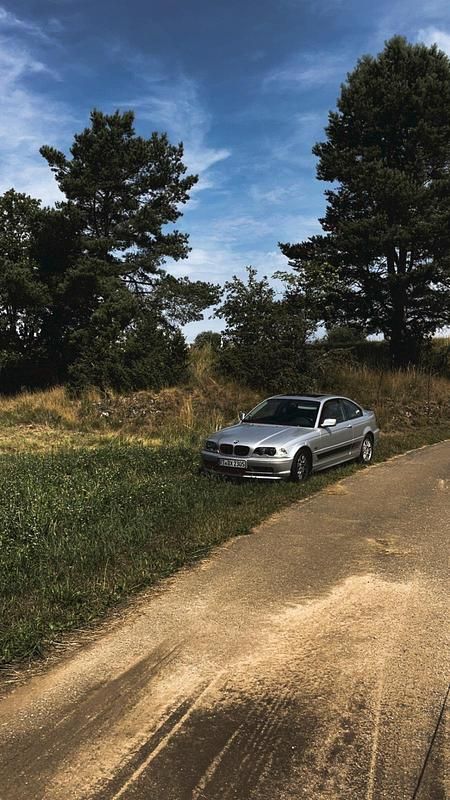 Silber Gebraucht 2002 BMW 318 Coupé | 3.000 € (Guter Preis) - Bild 1/4