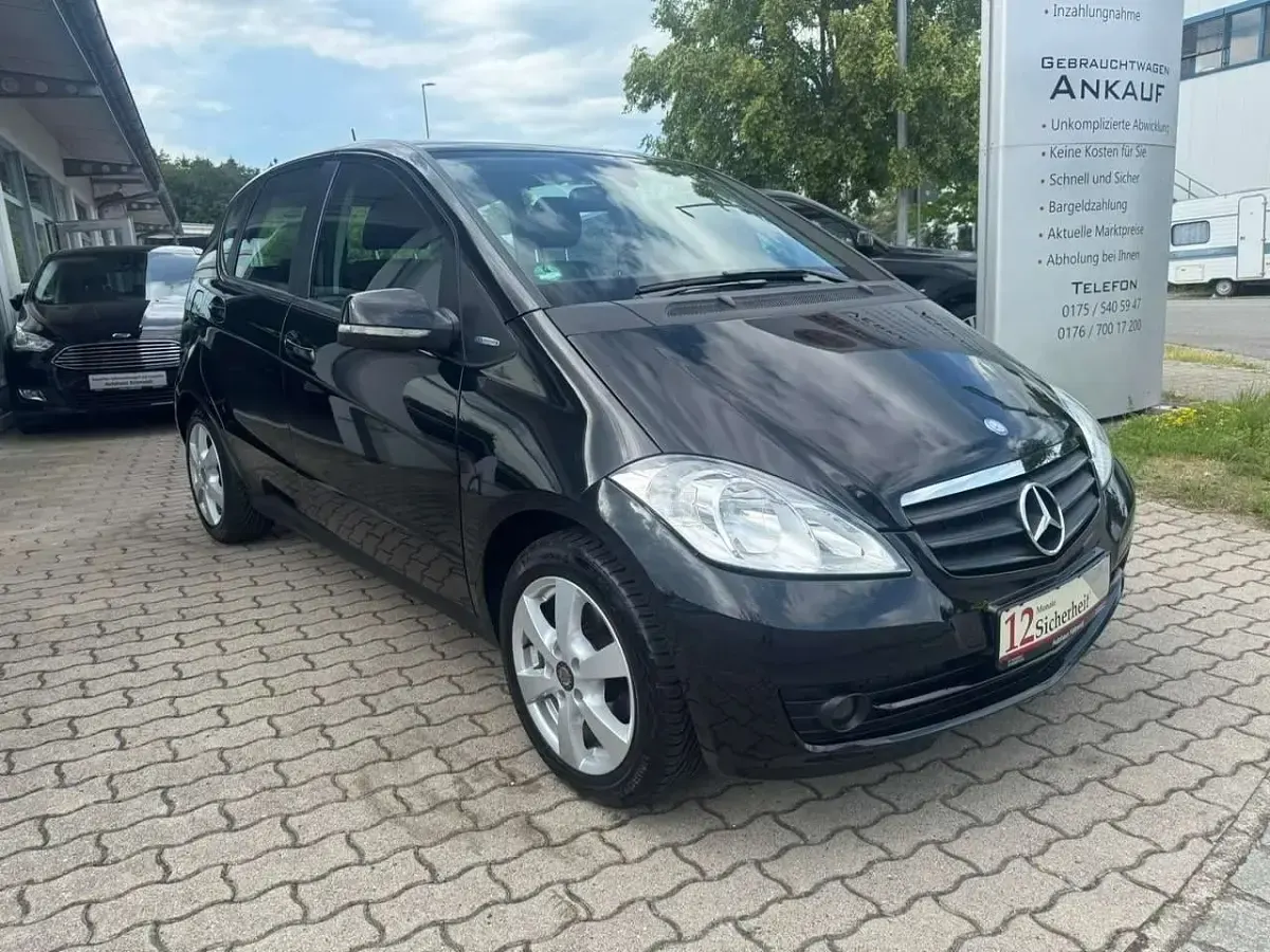 Gebraucht Mercedes A160 95 PS (69 kW) 2009 Kosmosschwarz  metalliclack Kleinwagen