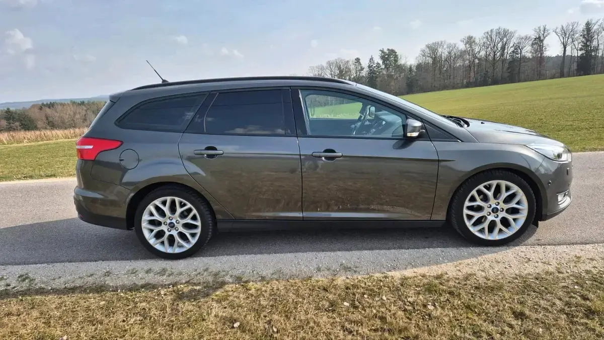 Gebraucht Ford Focus 2017 Grau Kombi