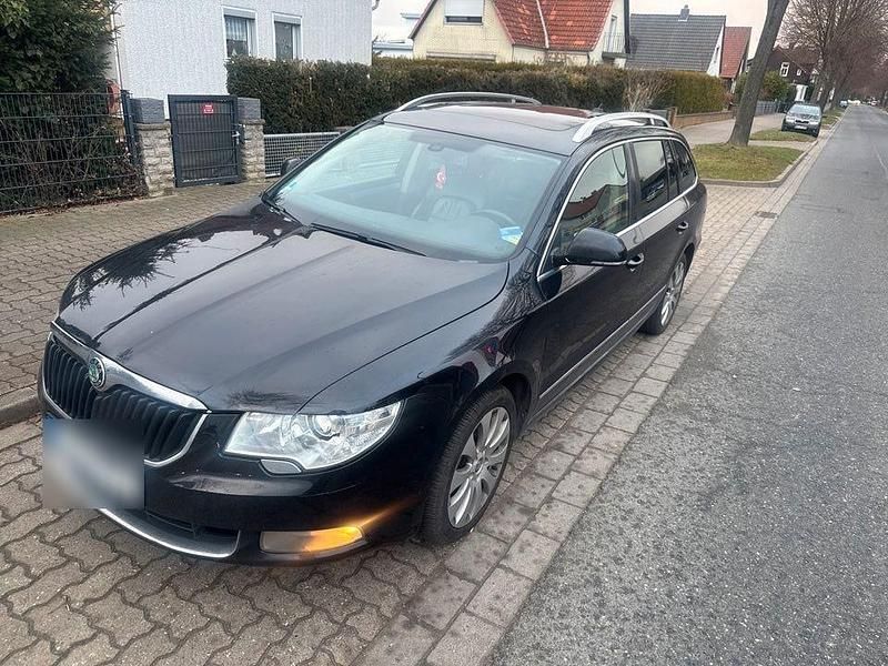 Schwarz Gebraucht 2011 Skoda Superb Kombi | 3.490 € (Superpreis) - Bild 1/4