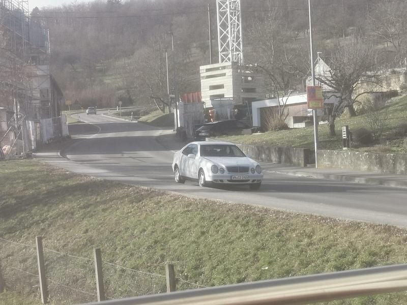 Weiß Gebraucht 1997 Mercedes CLK230 Elegance Coupé | 2.799 € - Bild 1/4