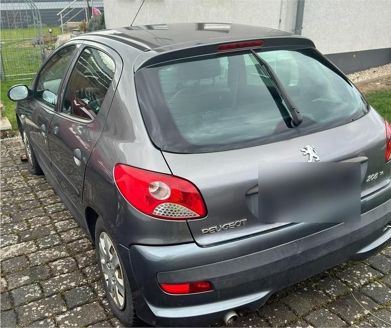 Gebraucht Peugeot 206 62 PS (45 kW) 2011 Grau Kleinwagen