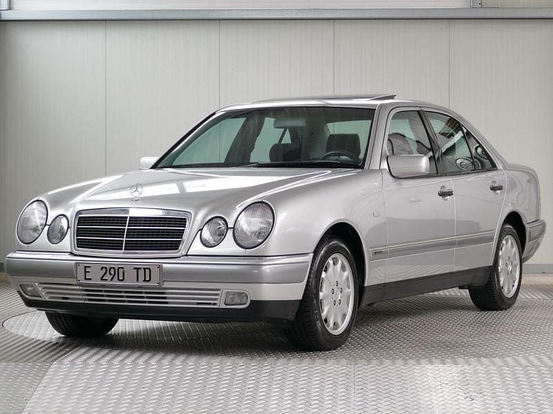 Silber Gebraucht 1998 Mercedes E290 Elegance Limousine | 22.950 € - Bild 1/4