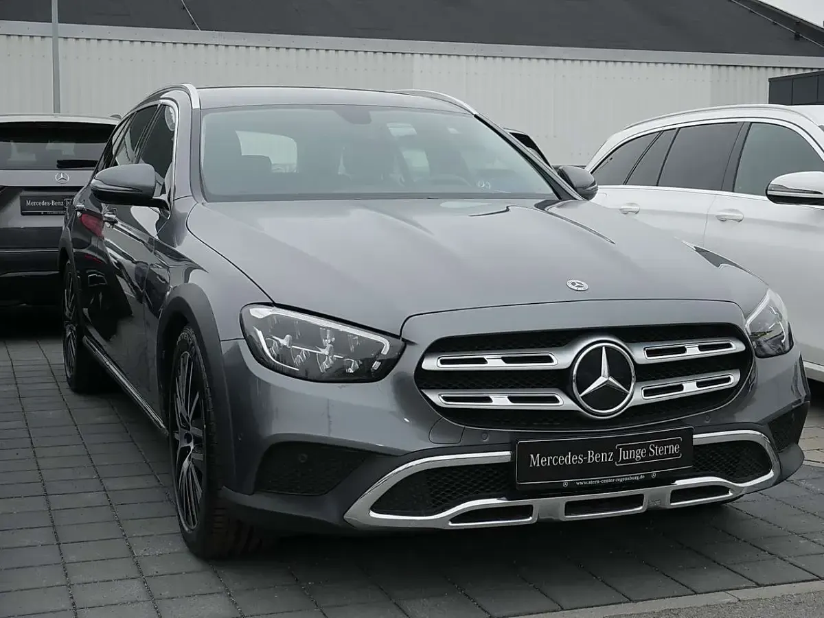 Gebraucht Mercedes E220 200 PS (147 kW) 2024 Grau Kombi