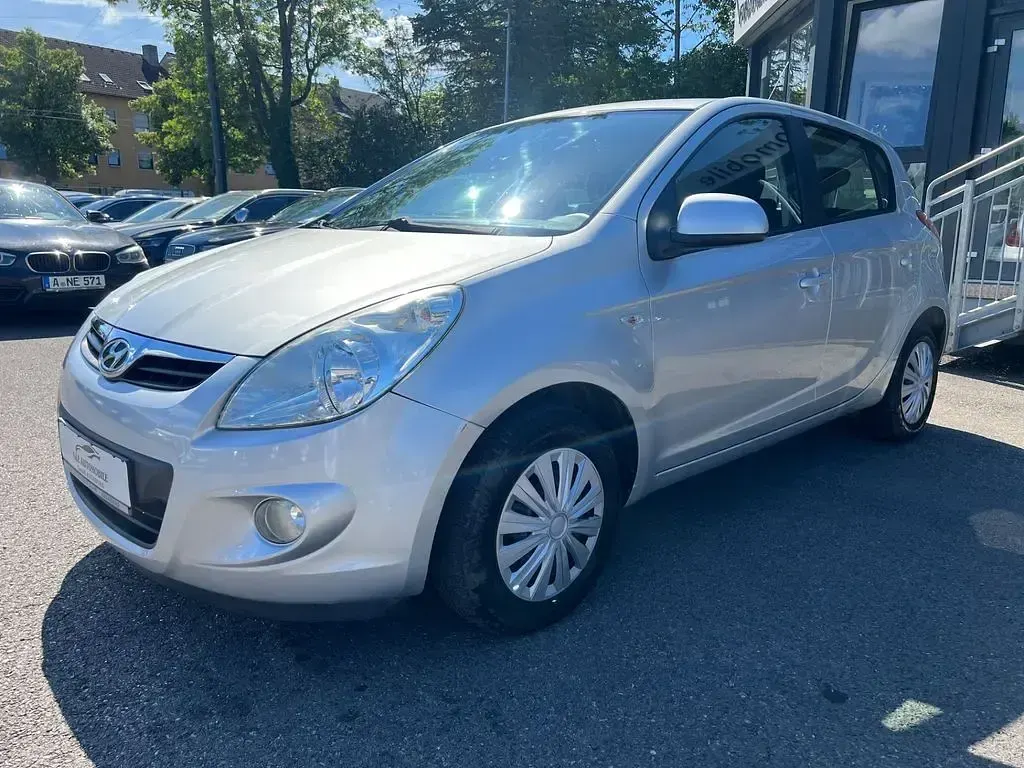 Gebraucht Hyundai i20 Classic 77 PS (56 kW) 2009 Silber Kleinwagen