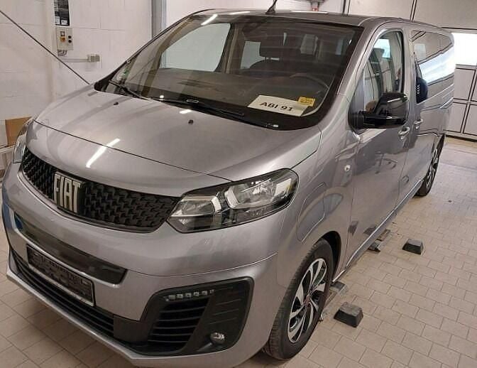 Grau Gebraucht 2022 Fiat E-Ulysse Van / Kleinbus | 36.990 € (Guter Preis) - Bild 1/4