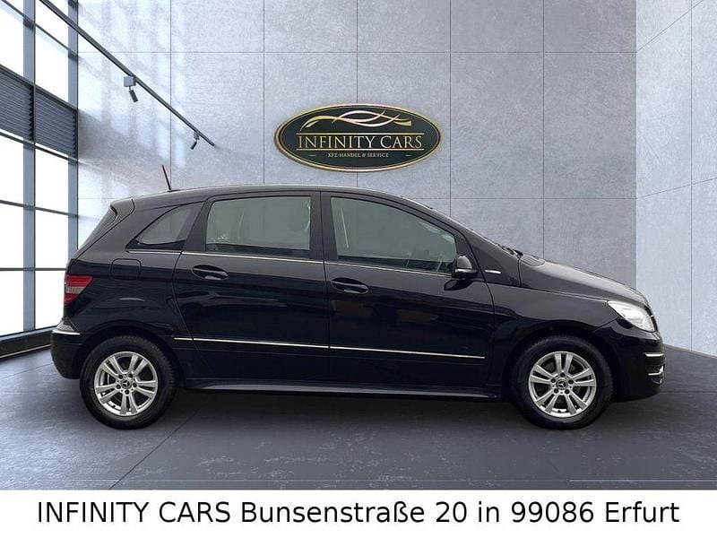 Gebraucht Mercedes B180 116 PS (85 kW) 2011 Schwarz Van / Kleinbus