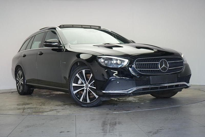 Gebraucht Mercedes E300 Avantgarde 194 PS (142 kW) 2021 Schwarz Limousine
