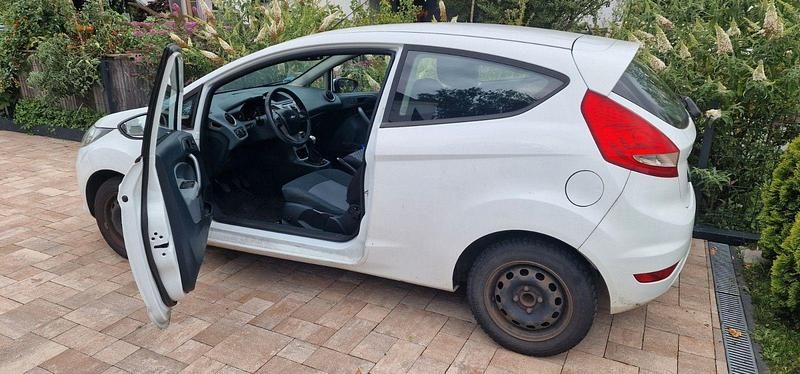 Weiß Gebraucht 2010 Ford Fiesta Trend Kleinwagen | 1.500 € (Superpreis) - Bild 1/4