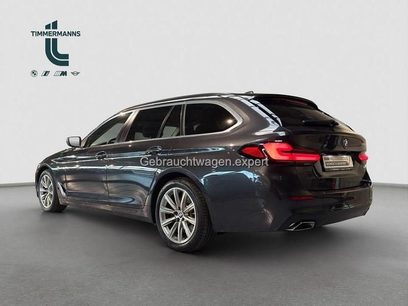 Gebraucht BMW 530 286 PS (210 kW) 2022 Sophistograu brillanteffekt (metallic) Kombi