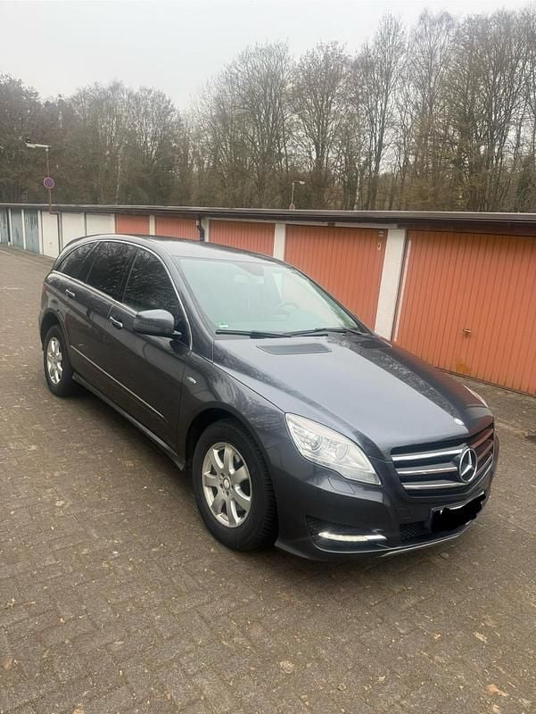 Grau Gebraucht 2011 Mercedes R300 Van / Kleinbus | 12.500 € (Fairer Preis) - Bild 1/4