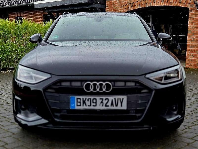 Schwarz Gebraucht 2021 Audi A4 Kombi | 23.650 € (Superpreis) - Bild 1/4