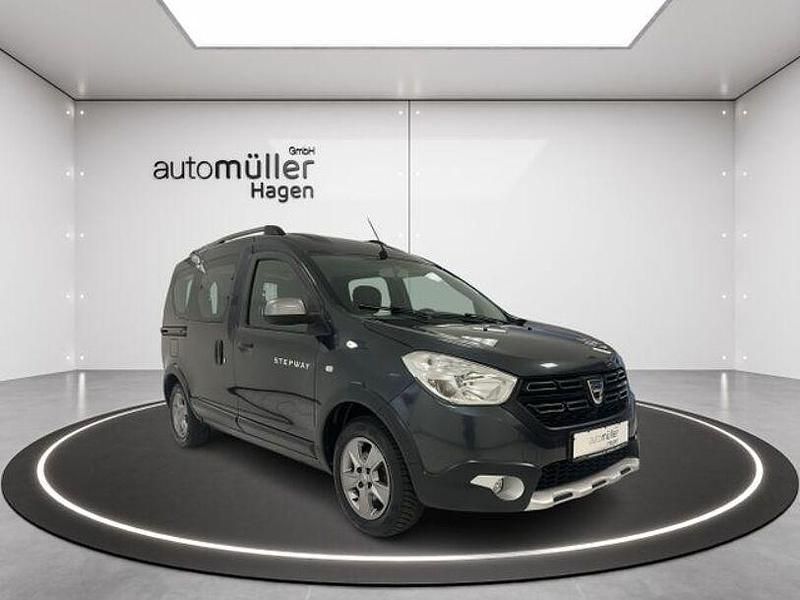 Grau Gebraucht 2019 Dacia Dokker Stepway Van | 11.490 € (Fairer Preis) - Bild 1/4