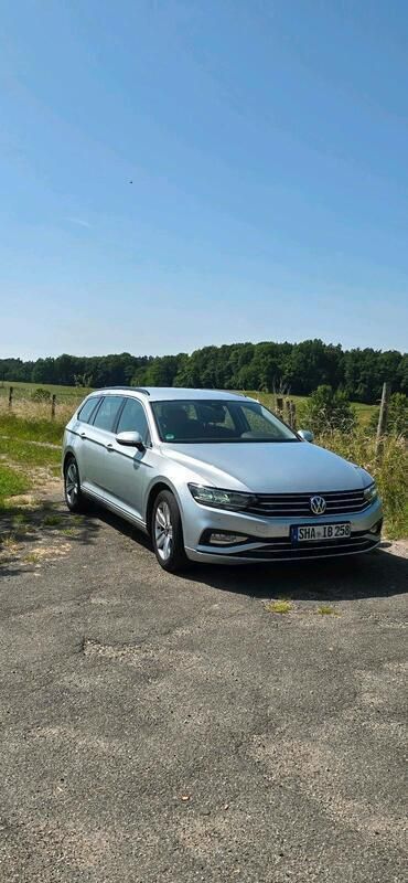 Silber Gebraucht 2020 VW Passat Kombi | 16.990 € (Superpreis) - Bild 1/4