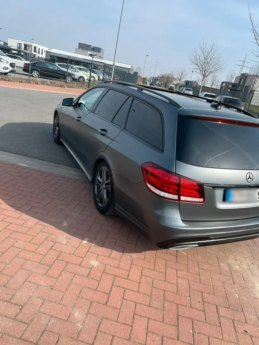 Gebraucht Mercedes E220 170 PS (125 kW) 2016 Grau Kombi