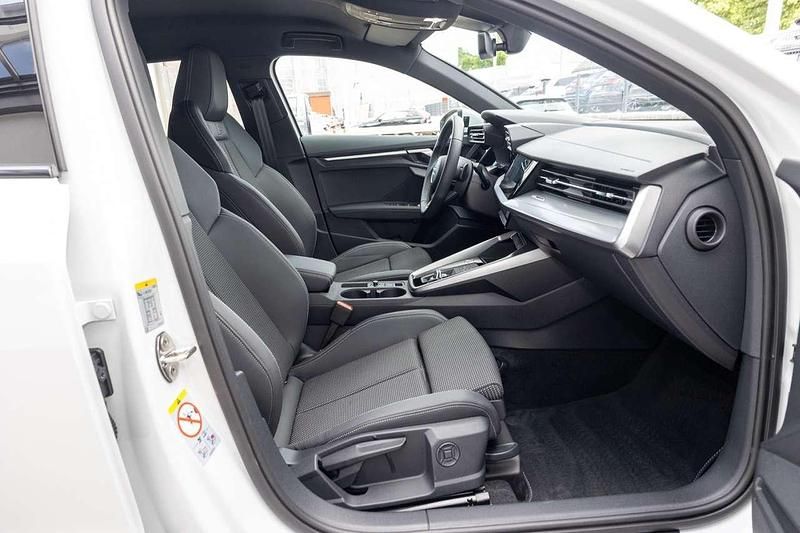Gebraucht Audi A3 S-Line 150 PS (110 kW) 2024 Gletscherweiß metallic Limousine