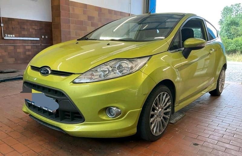 Gebraucht Ford Fiesta Titanium 97 PS (71 kW) 2011 Grün Kleinwagen